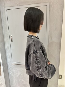 ヨーク(YOKE) YOKE 切りっぱなしボブ丸くないボブ艶髪アッシュブラック