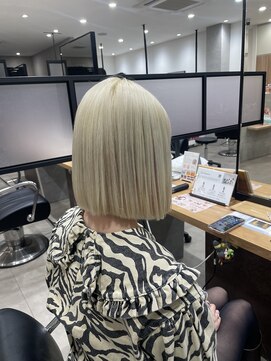 ブランシェ 名鉄小幡駅前店 ホワイトブロンド