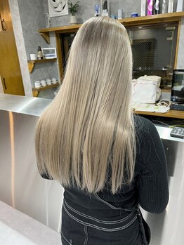 リリー(Lily)の写真/【金町駅チカ】繰り返し染めて傷んだ髪を指通り滑らかな極上の艶髪へ《最高級ULTOWAトリートメント使用》