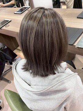 アウラ(AURA) 盛岡駅タッセルボブハイトーンカラーミルクティーベージュ外ハネ