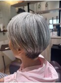 グレイヘアショート