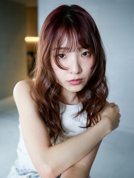 アルバム 新宿(ALBUM SHINJUKU) 暗めカラーおくれ毛ロング顔周りレイヤー前髪カット_F90801