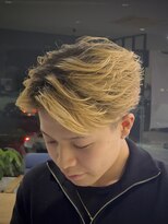 ストゥー(StueW.)&nbsp;センターパート×テーパーフェード