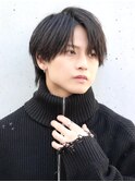 センターパートコンマバングメンズミディアムウルフ黒髪毛流れ