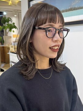 ビーチ(BEACH) 透明感がオリーブベージュミディアムレイヤーくびれヘア