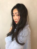 ラトリエ ブロカント 立川北口店(L'atelier BROCANTE)&nbsp;ヴェールウエーブ カール ルーズ 黒髪 センターパート 耳かけ