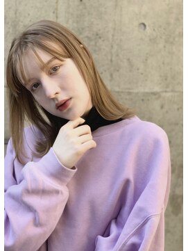 アイコン(I-CON) ミルクティーベージュ×ミディヘア