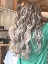 ラグーン(LAGOON)&nbsp;バレイヤージュグレージュハイライトダブルカラーケアブリーチ