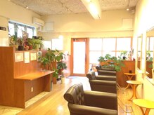 カルポ hair space Carpoの雰囲気（明るい店内♪ゆっくりとお寛ぎ下さい。市川駅/市川真間/髪質改善）
