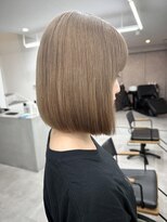 リラ(Lera)&nbsp;ブロンドベージュ×フレンチボブ