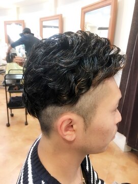 カルフール ロコ 草加西口店(Carrefour LOCO) メンズ　アップバング　ツーブロックパーマ