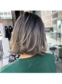 バレイヤージュアッシュカラーツヤ感ノーブル前下がりボブ