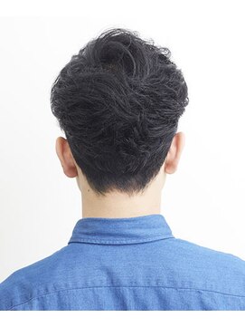 エヌドットバーバー ギンザ(N.BARBER GINZA) ツーブロックを強調しソフトな表情に躍動感を　【銀座】<理容室>