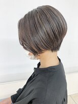 クオリス 上板橋店(QUALIS) 前下がり/ショートボブ/シークレットハイライト/30代/40代/白髪