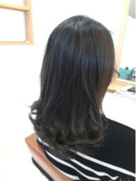 マレア(Marea) 透明感×暗髪×艶髪