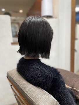 ルーツ(Roots) 切りっぱなしボブ