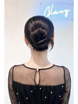 グランツ(GLANZ) 洗練お呼ばれシニヨン☆大人可愛いタイトアレンジ×ツヤ髪カラー