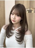 前髪ありミディアムレイヤーカット顔まわり透明感カラーベージュ