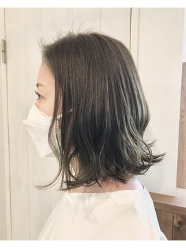 ハグ ニシコヤマ アトリエ(hug nishikoyama atelier) 切りっぱなしボブ暗めカラー大人かわいいミディ外ハネボブ美髪