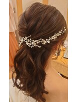 ビスポーク(BESPOKE)&nbsp;20代30代ゆるふわ♪お呼ばれ大人っぽねじり編みハーフアップヘア