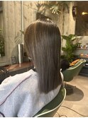 オリーブベージュ