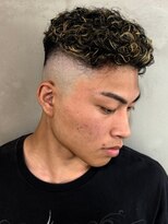 ディスイズバーバー(THIS IS BARBER)&nbsp;ラルフカール スペインカール ハイライト フェード【札幌】