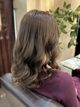 キャラ 池袋本店(CHARA) ハイライト履歴に5年ぶりのパーマで…あきさみよー!【貴也】