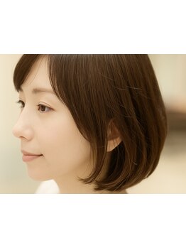 骨格や髪質を見極め、あなたの魅力を最大限に引き出す似合わせカット。輪郭カバーで小顔＆第一印象を格上げ