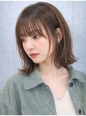 ミディアムボブレイヤー前髪あり抜け感くびれシルエット