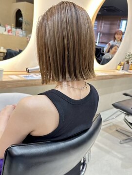 ヒビヲ(HIBIO) 切りっぱなしボブタッセルボブダブルカラーハイライトグレージュ