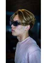 ハレ(HARE)&nbsp;外国人風センターパートテーパーフェード