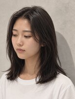 キリ 逗子(kiri)&nbsp;逗子葉山前髪長めレイヤーカット韓国風ミディアムレイヤーm135