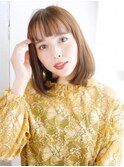 重めショートバングのワンカールボブ