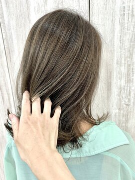 ヴァン カウンシル 王子(VAN COUNCIL) 極細ハイライト×グレージュでイマドキヘア