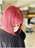 ピンクカラー&ぱっつんボブ