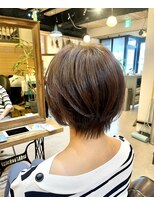 チリンバイロストシティー(Chillin by LOSTCITY)&nbsp;ショートボブ髪質改善インナーカラー白髪ぼかし