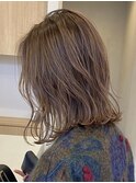 グレージュ切りっぱなしボブ前髪ありミニボブミルクティベージュ