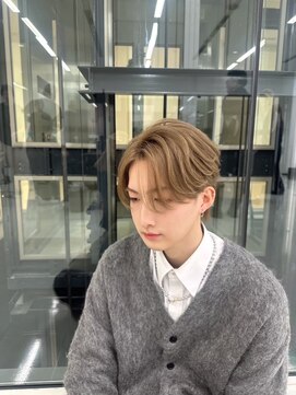 キング 高槻(K!ng) ハイライトカラーミルクティーベージュレイヤーカット