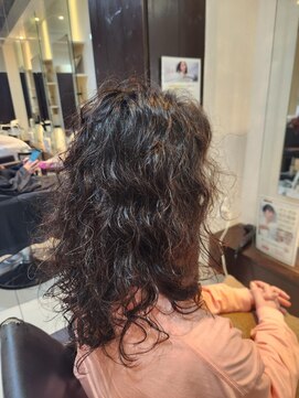 スティラ スムース 高田馬場(Stilla smooth) ミディアムパーマ　ナチュラルスパイラル