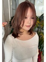 ホテリー(Hotely)&nbsp;ミディアムでもたっぷりレイヤー入れて動きのある上品なヘアに