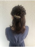 サイド 編み込み 大きな カール ハーフアップ ヘアスタイル