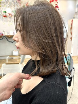 ロミー 本厚木(ROMMY.) 大人可愛いミディアムレイアーミルクティーアッシュ