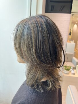 ステア ケース(stair case) くびれレイヤースタイル