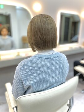 アロア 横浜(Aloa) ボブ×切りっぱなし×ミルクティーグレージュ