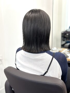 シア(sia) 切りっぱなしボブ/タッセルボブ/ダークグレージュ