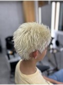 ブロンドスパイキーショート