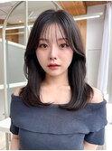 30代に人気！顔周りの後れ毛がかわいいシャギーレイヤーロング