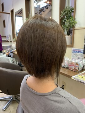 コアフィールフィス(COIFFURE fils) 《見附　今町》女子のショートにあう明るめアッシュ