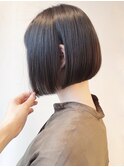 【morio 原宿】前下がりミニボブ ストレート 耳かけグレージュ