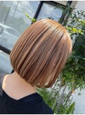 ミルクティーカラー&前下がりボブ
